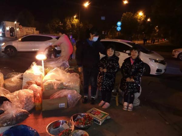 杭州8岁双胞胎姐妹捡到20万！妈妈慌了：从来没见到过那么多现金...